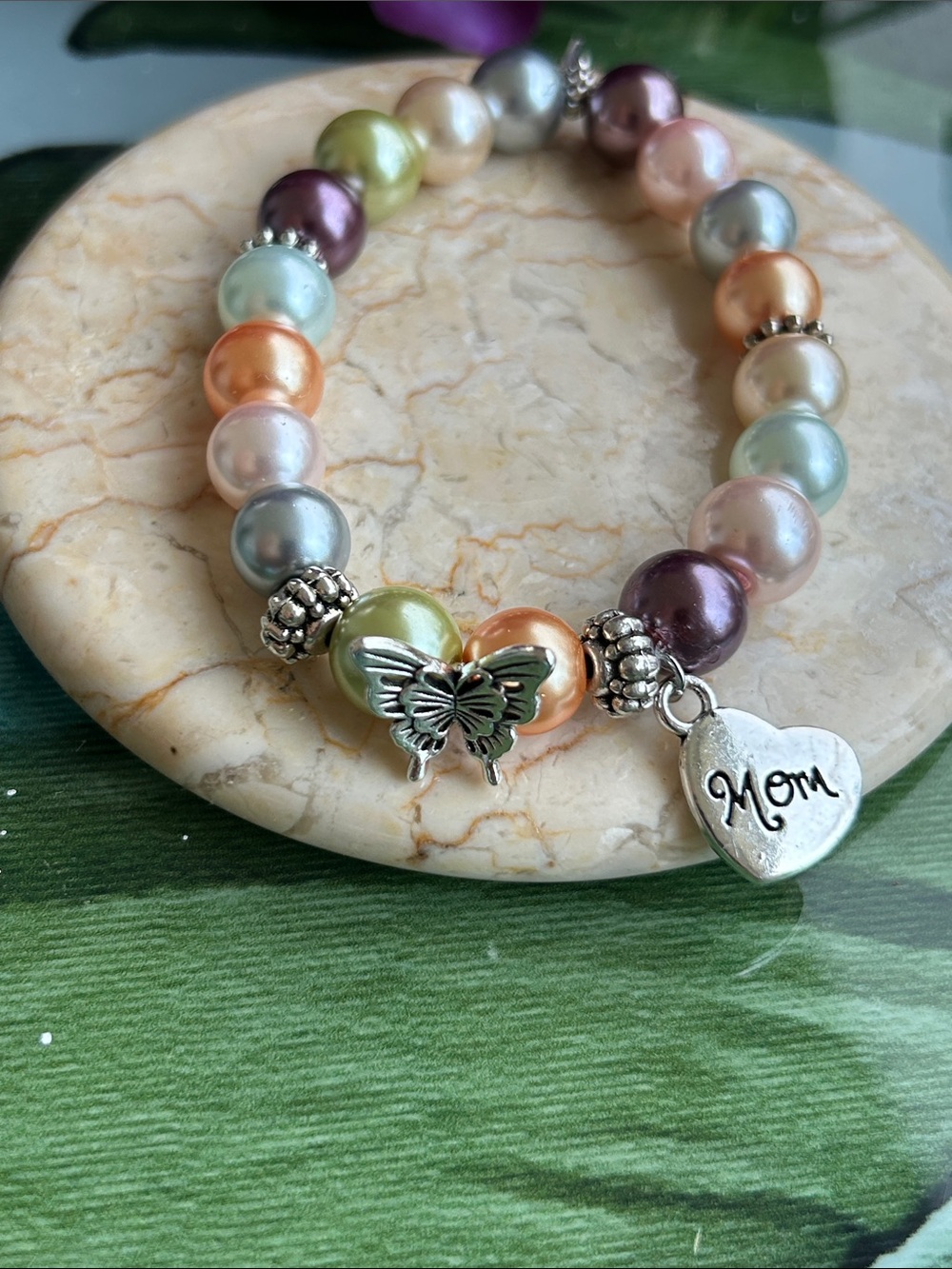 Multicolor Glass Pearl Bead Bracelet with 'Mom' Heart Charm
